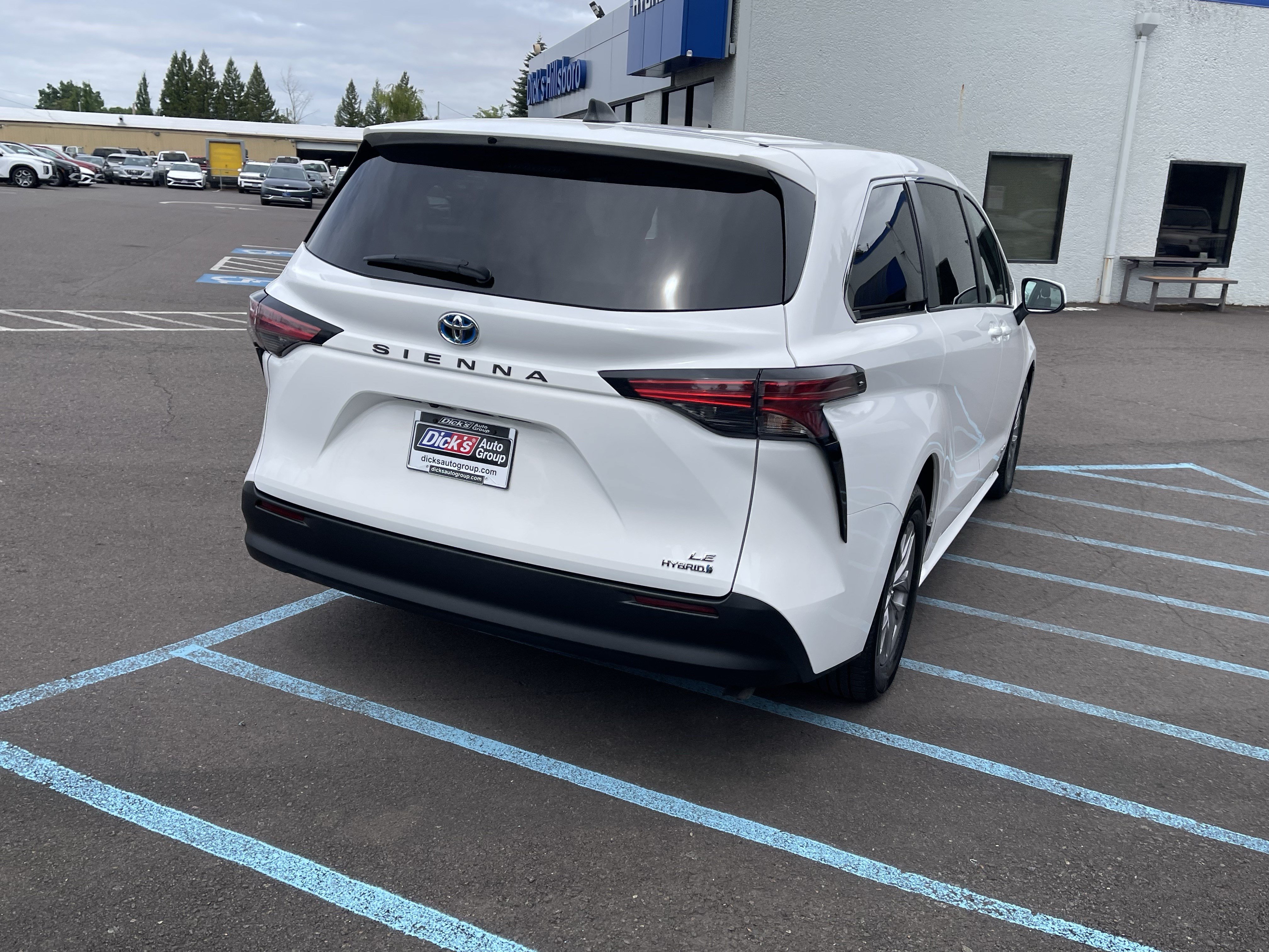 Used 2021 Toyota Sienna LE FWD image 5