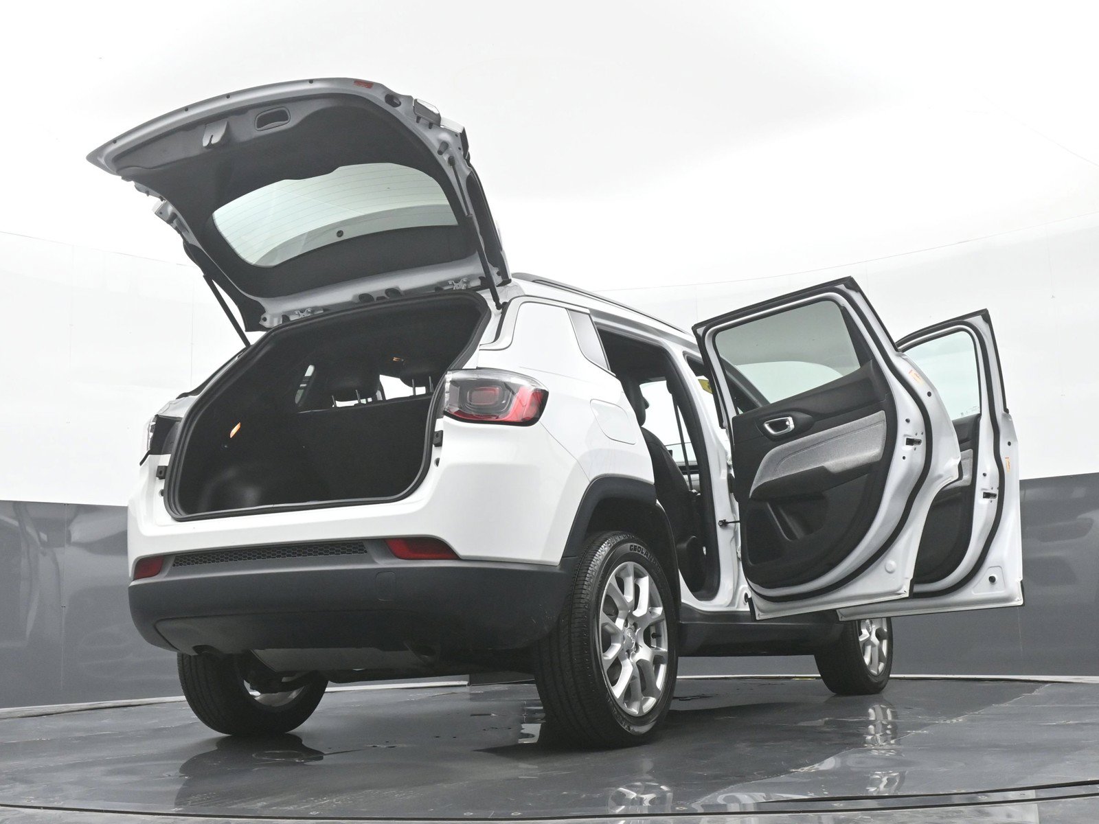 Used 2023 Jeep Compass Latitude AWD/4WD image 49
