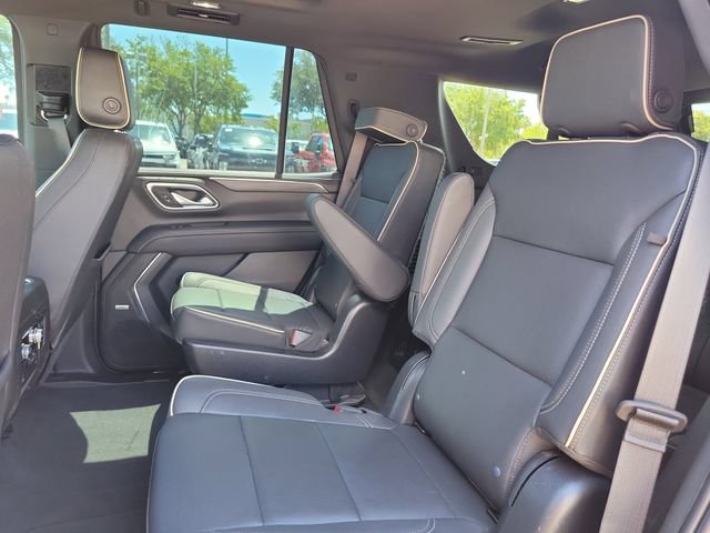 Certified 2023 GMC Yukon SLT w/ SLT Luxury Package AWD/4WD image 18