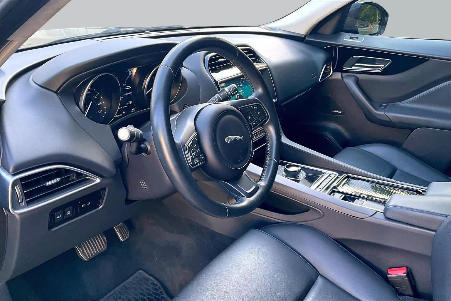 Used 2019 Jaguar F-PACE Premium AWD/4WD image 18