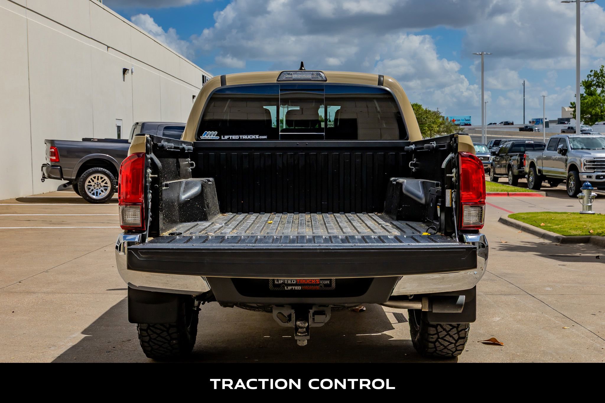 Used 2019 Toyota Tacoma TRD Off-Road AWD/4WD image 9