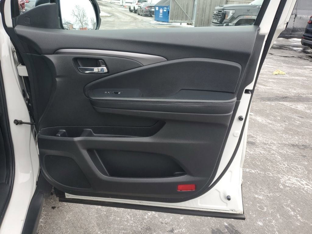 Used 2022 Honda Pilot Sport image 32