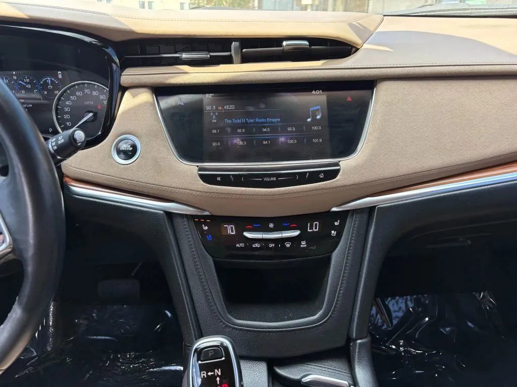 Used 2017 Cadillac XT5 Platinum AWD/4WD image 13