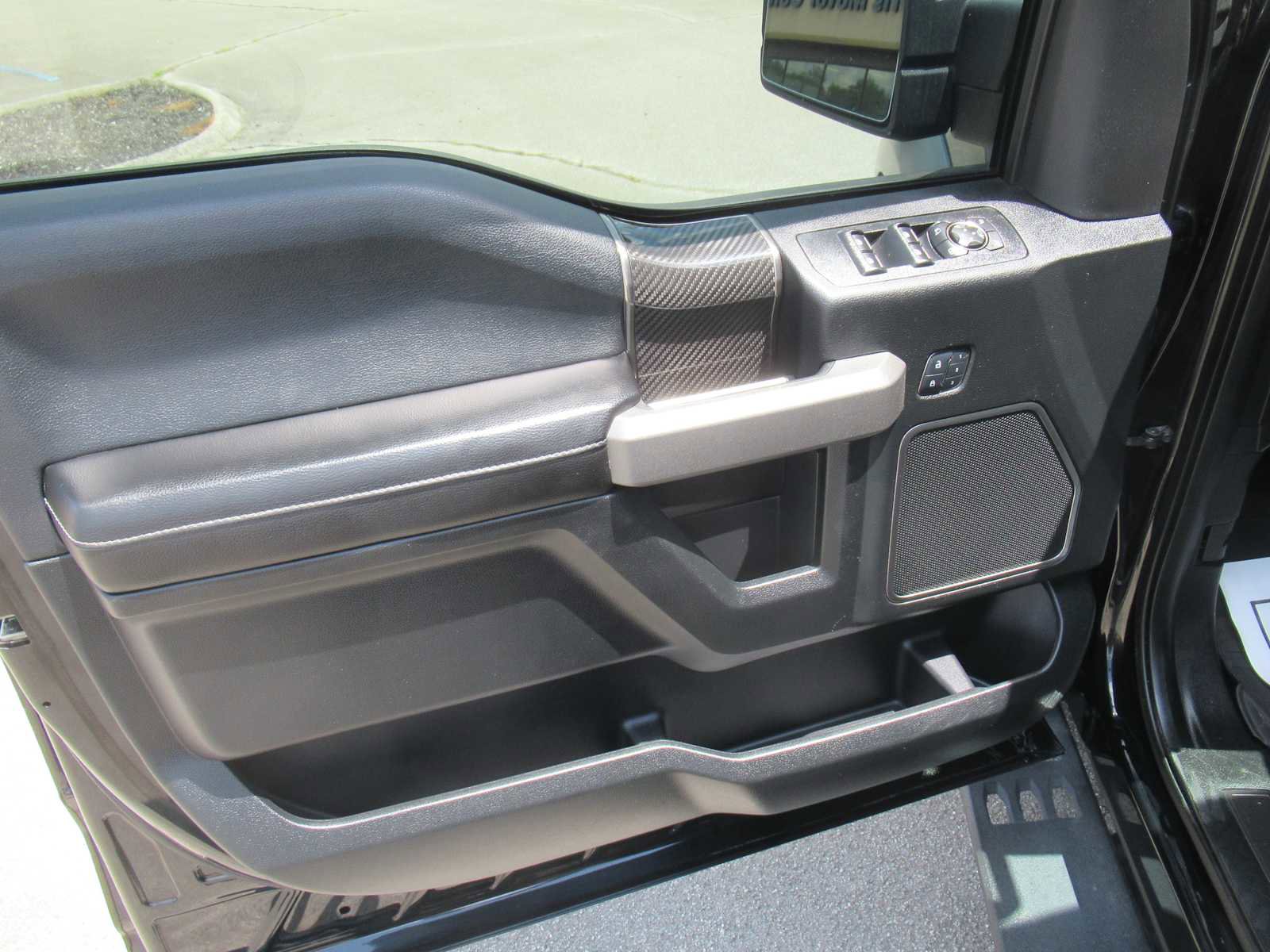 Used 2018 Ford F150 Raptor w/ Equipment Group 802A Luxury image 18