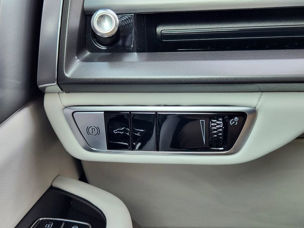 Used 2026 Cadillac Vistiq Sport w/ LPO, Floor Liner Package image 21