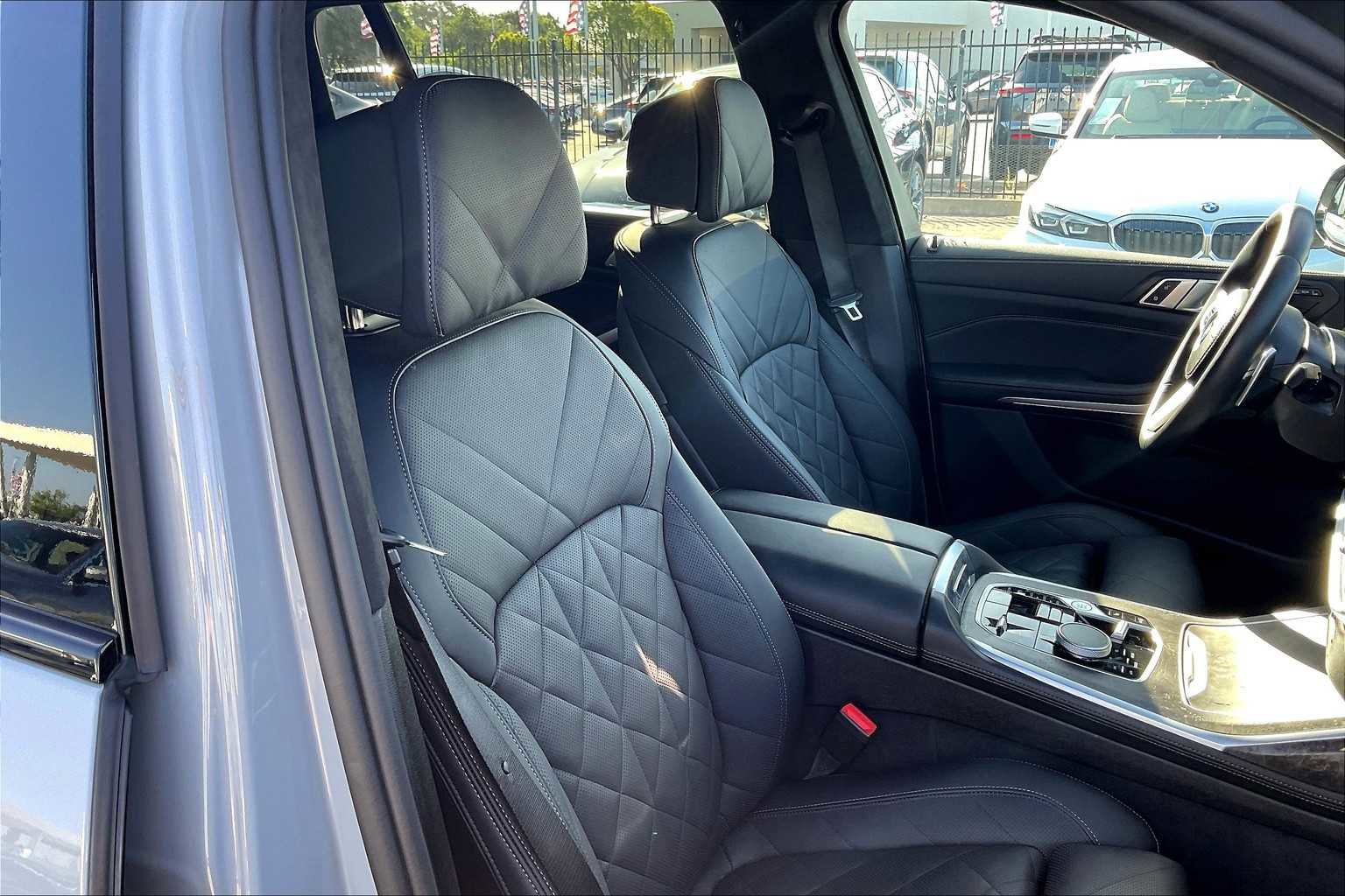 Used 2025 BMW X7 xDrive40i w/ M Sport Package image 10