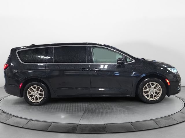 Used 2024 Chrysler Pacifica Touring-L FWD image 6