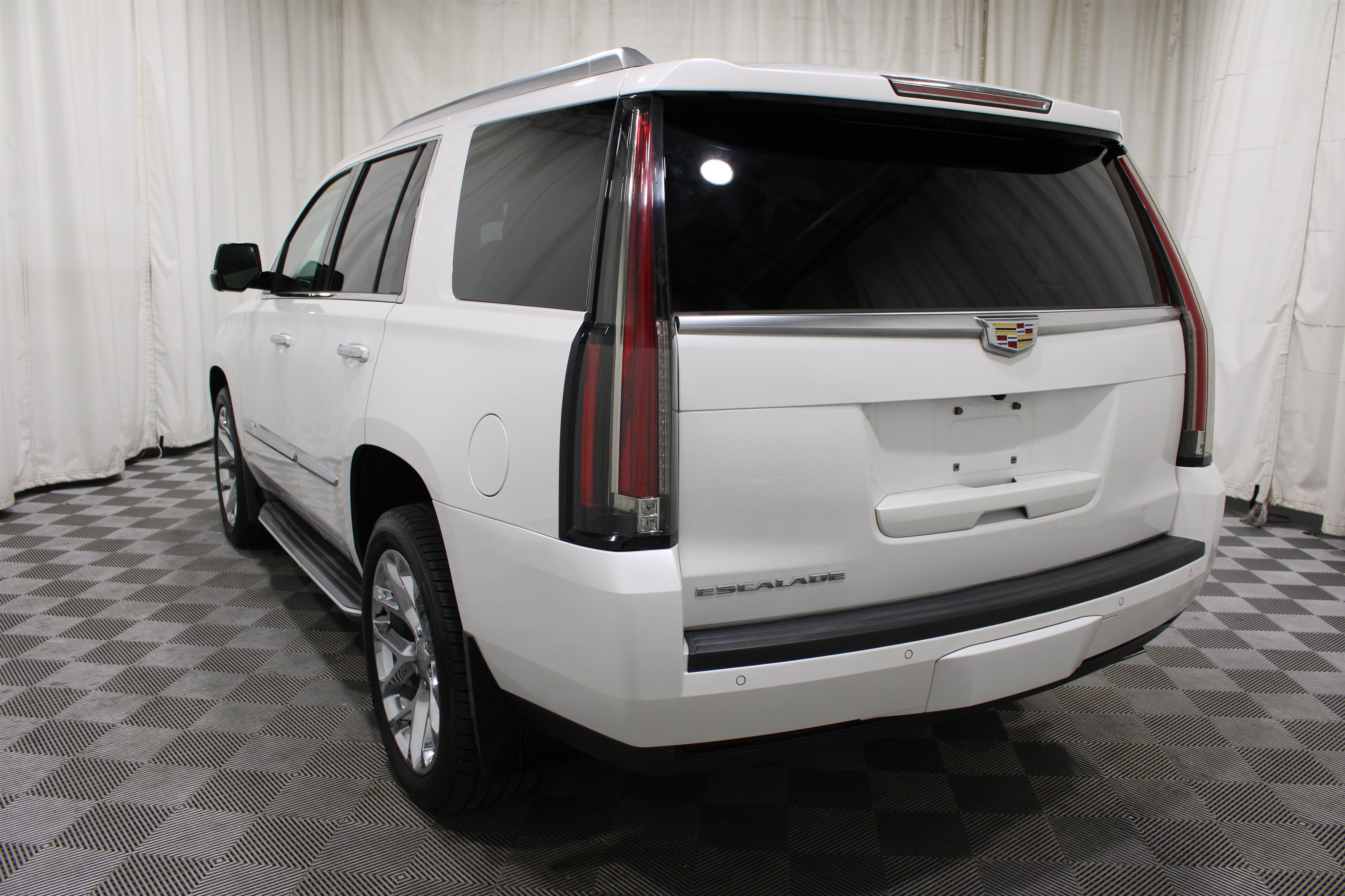 Used 2016 Cadillac Escalade Luxury AWD/4WD image 33