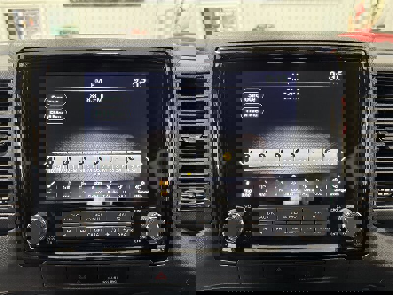 Used 2022 Nissan Frontier PRO-4X image 10