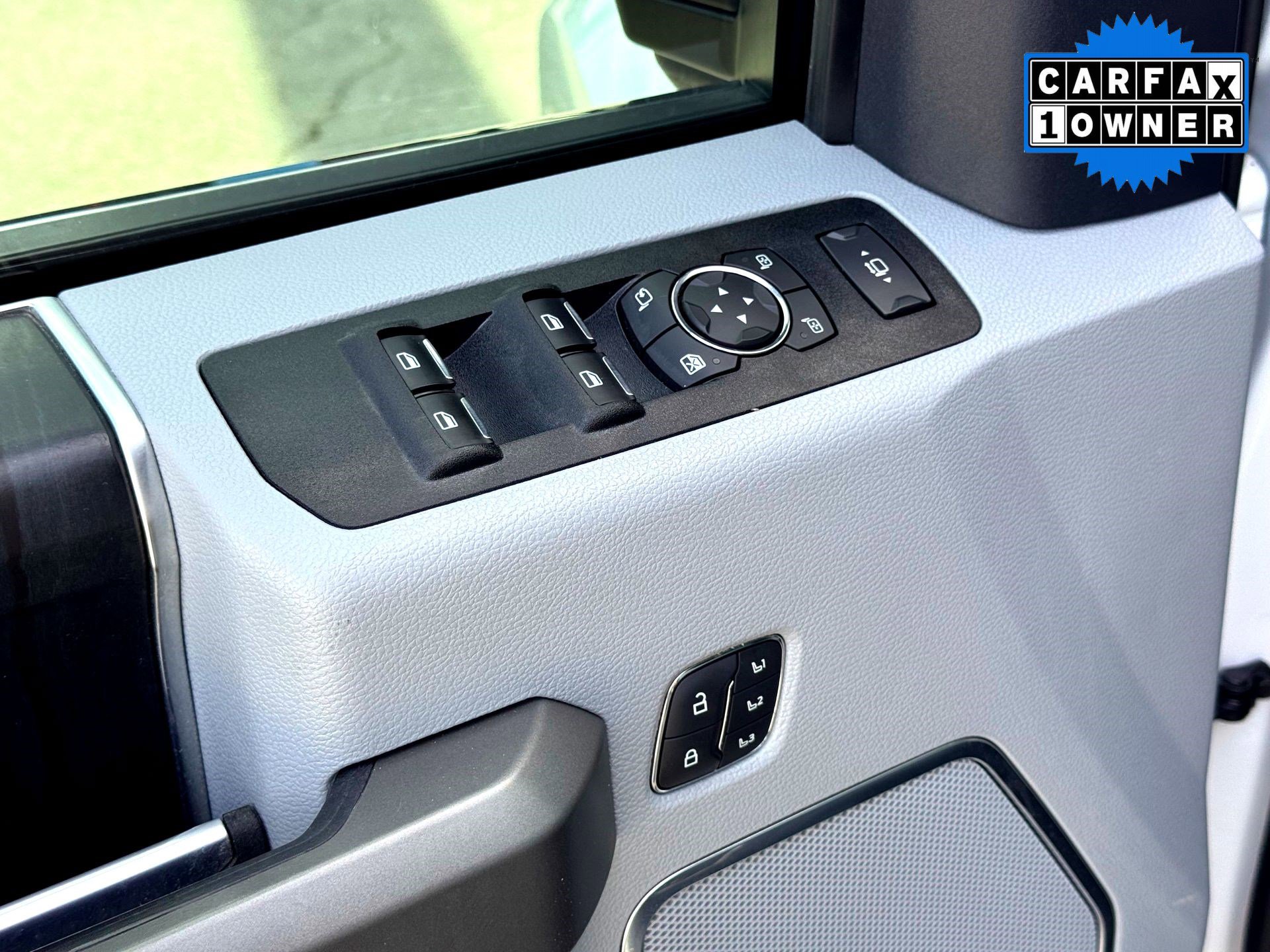 Used 2022 Ford F450 Limited w/ FX4 Off-Road Package image 17