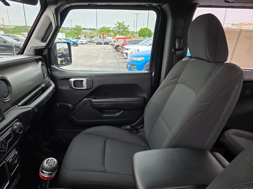 Used 2019 Jeep Wrangler Sport AWD/4WD image 24