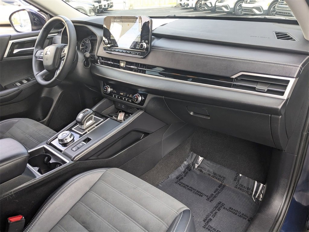 Used 2024 Mitsubishi Outlander SE image 30