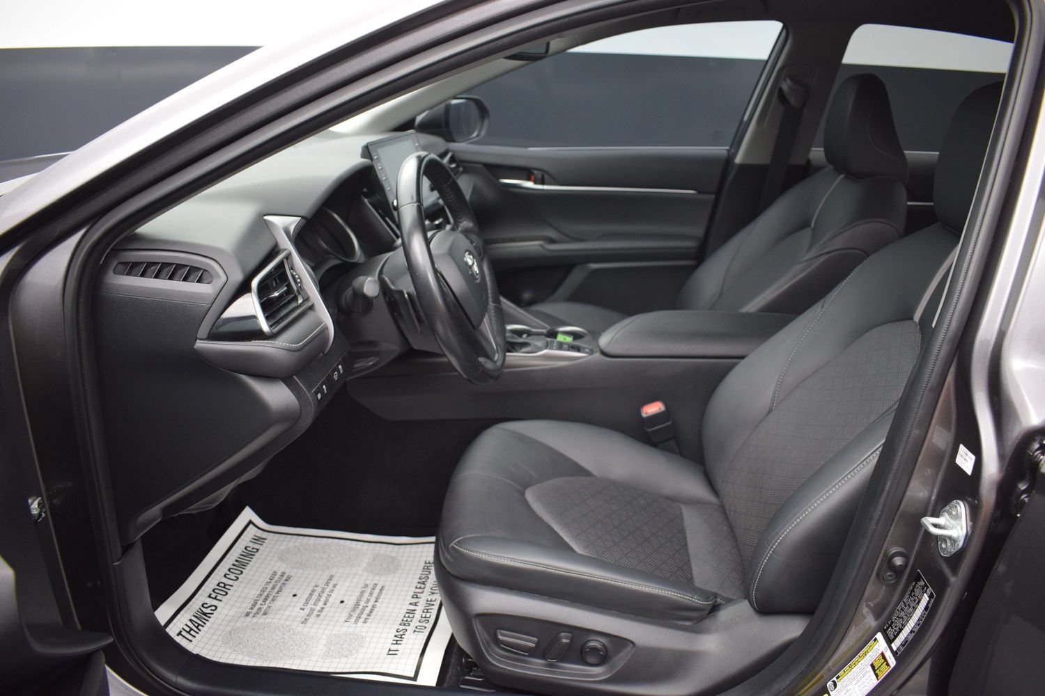 Used 2022 Toyota Camry XSE FWD image 13