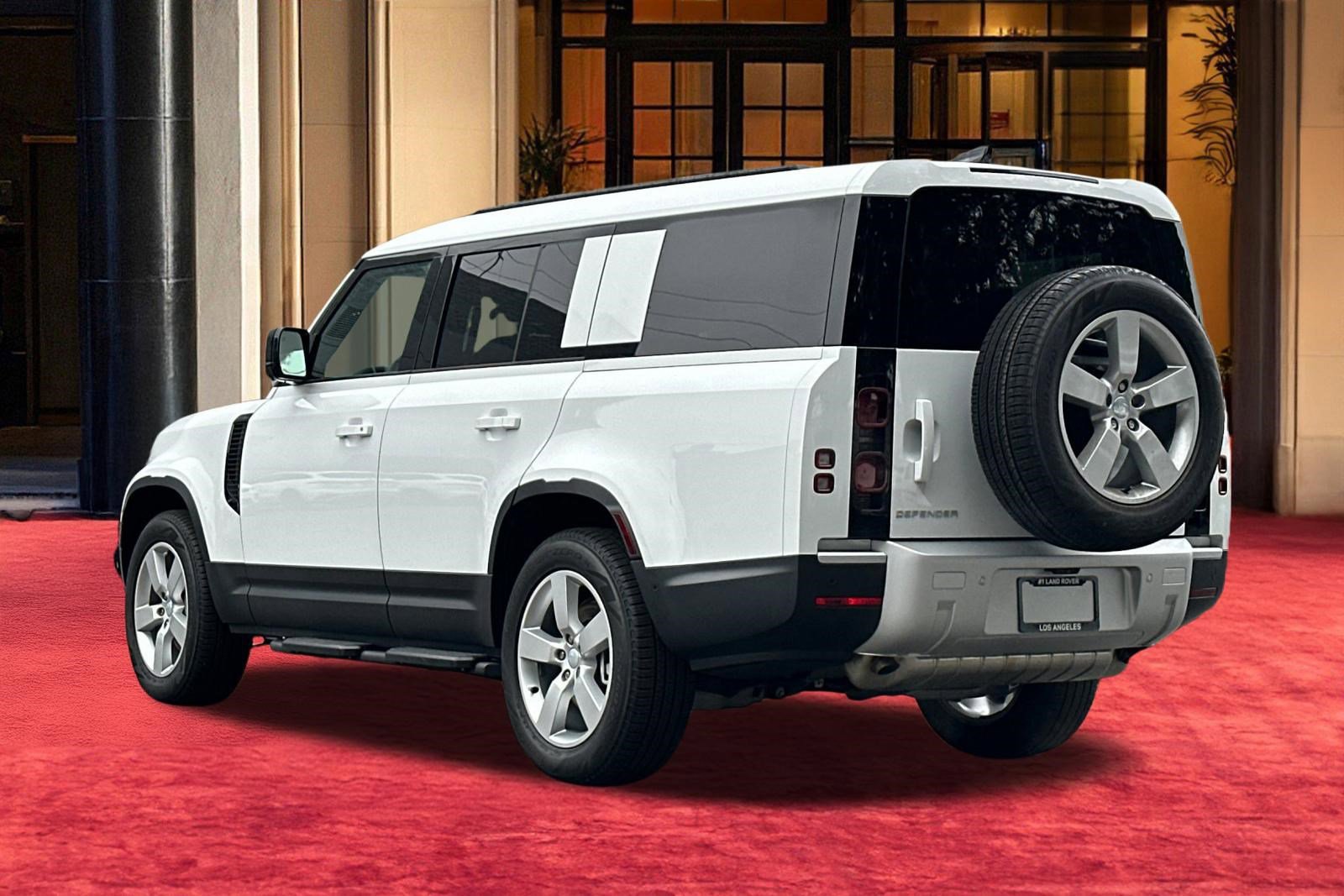 Used 2025 Land Rover Defender 130 S image 4