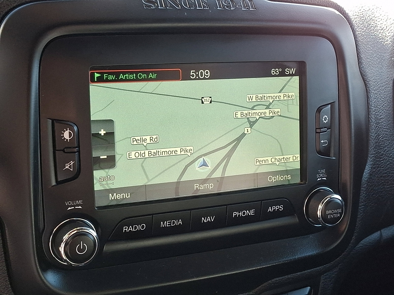 Used 2016 Jeep Renegade Limited image 17