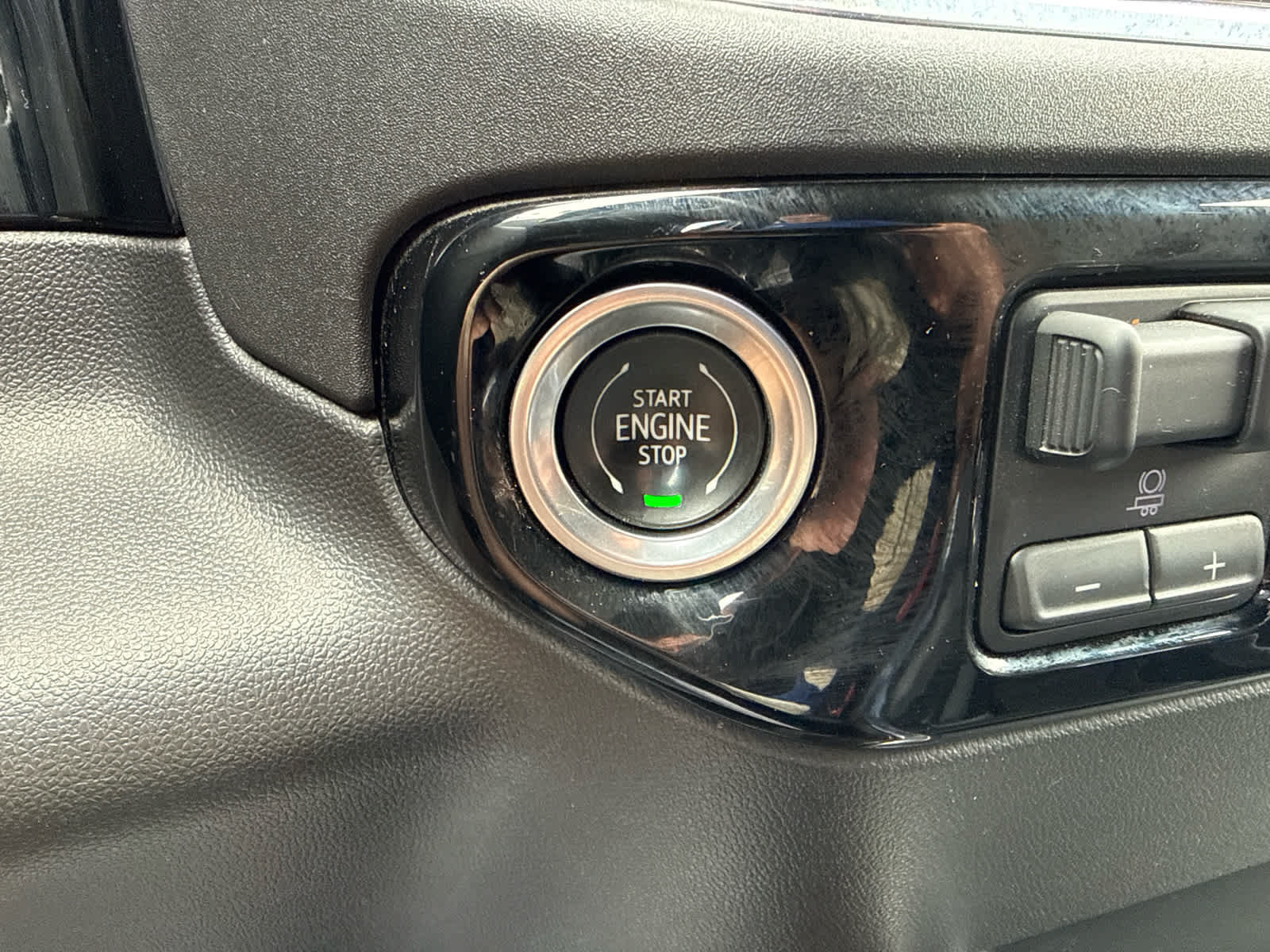 Certified 2024 Chevrolet Silverado 1500 LT Trail Boss w/ Convenience Package II AWD/4WD image 19