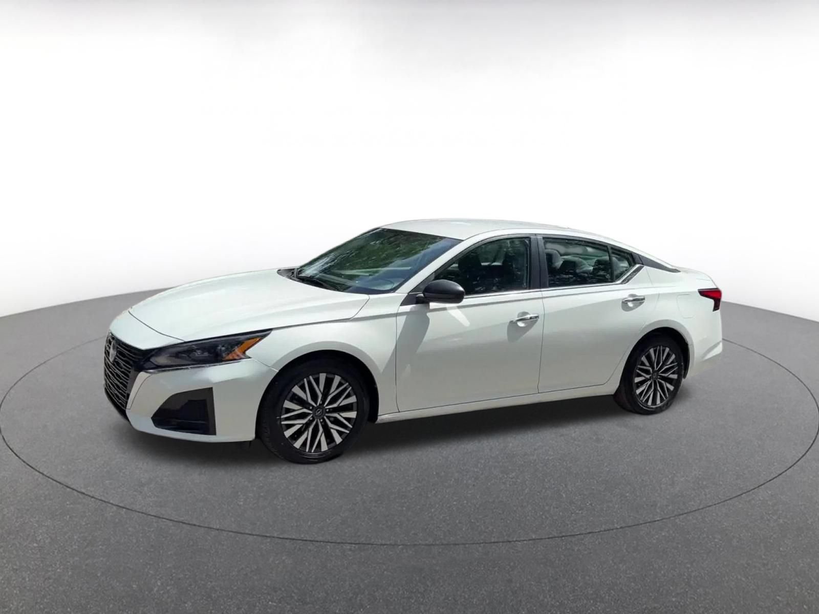 Used 2025 Nissan Altima 2.5 SV FWD image 6