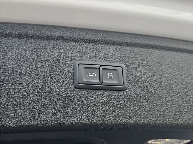 Used 2022 Audi Q5 e Premium image 25