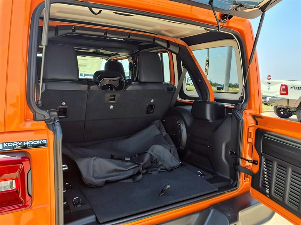 New 2025 Jeep Wrangler Sahara w/ Technology Group image 20