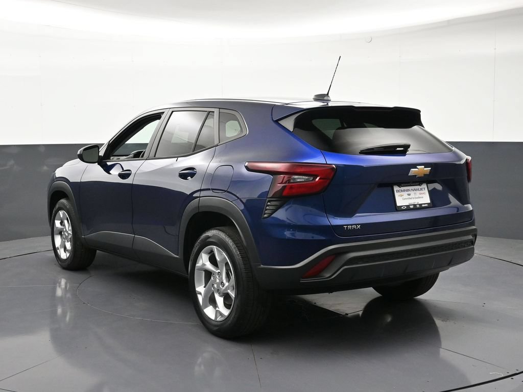 Certified 2024 Chevrolet Trax LS w/ LS Convenience Package FWD image 3