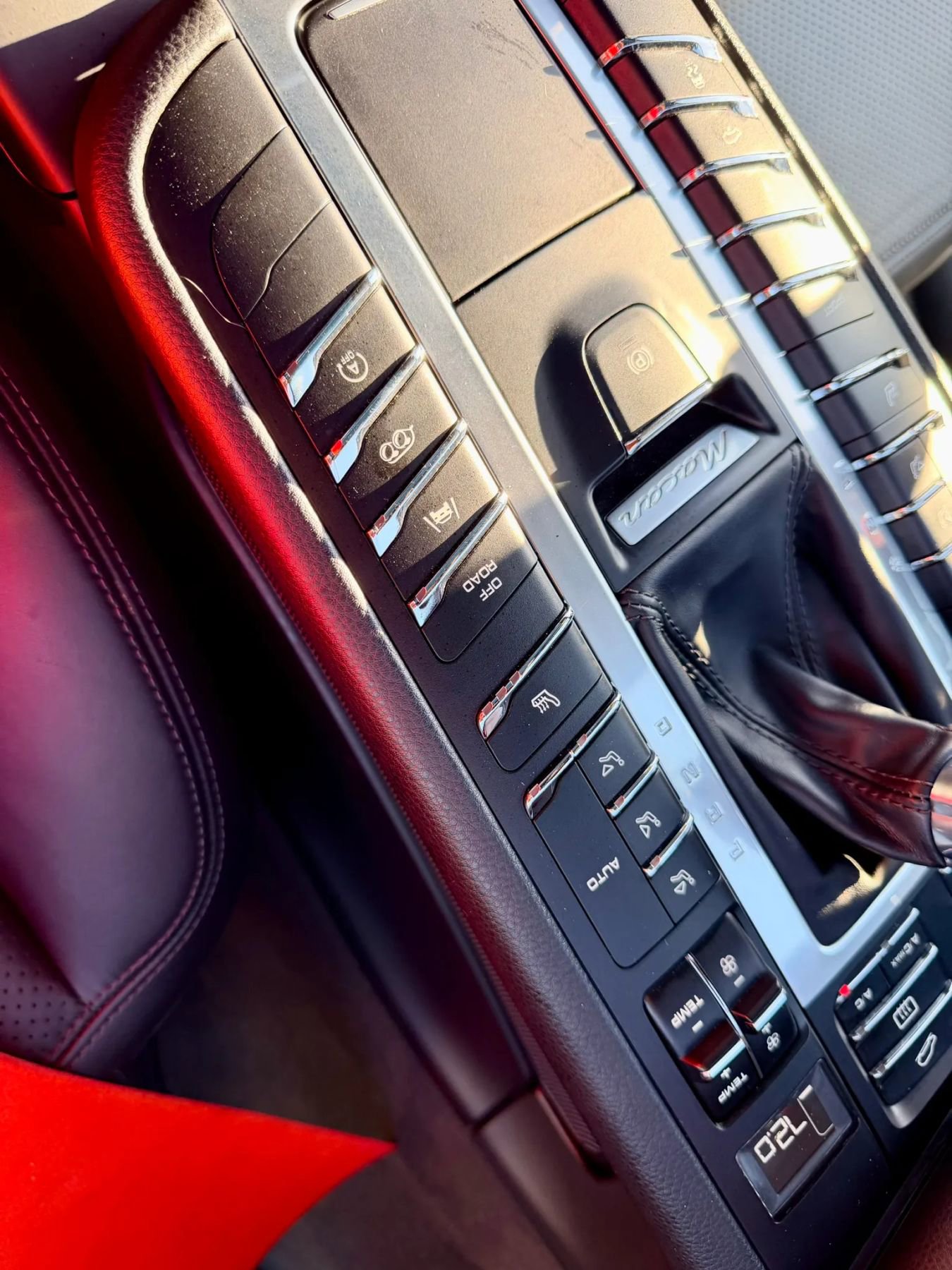 Used 2017 Porsche Macan GTS AWD/4WD image 56