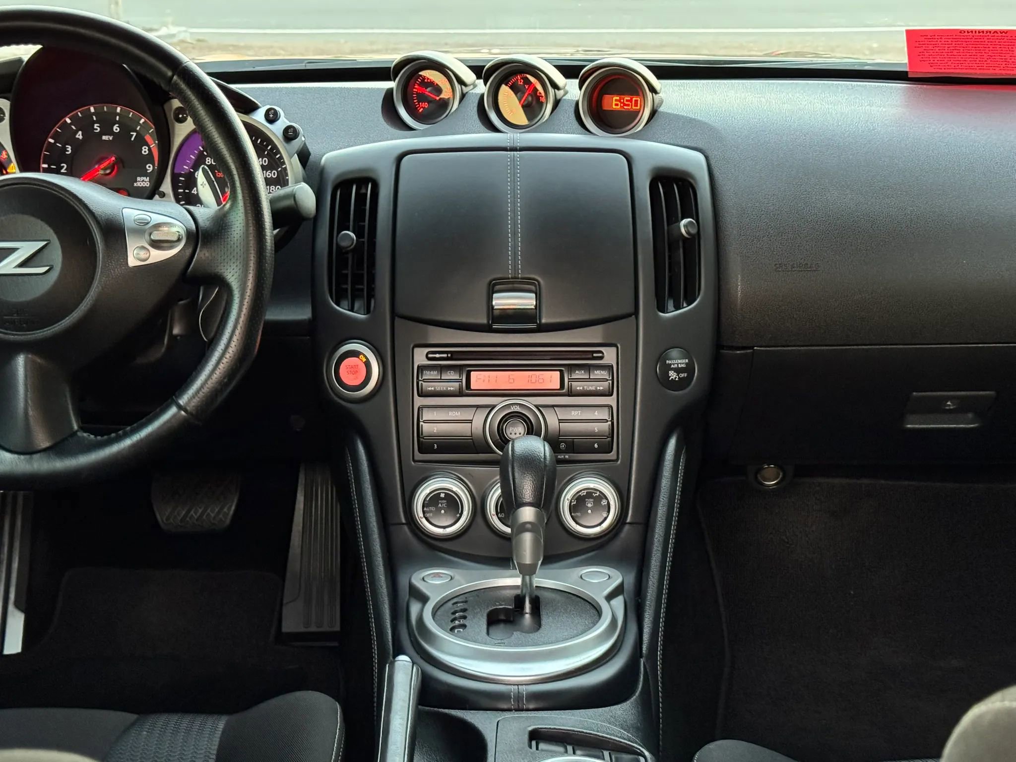 Used 2014 Nissan 370Z Coupe RWD image 12