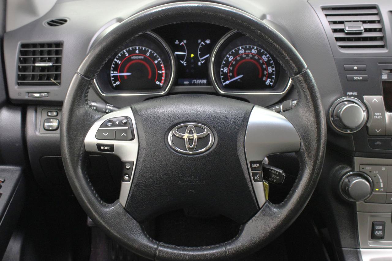 Used 2011 Toyota Highlander SE w/ Tow Pkg FWD image 59