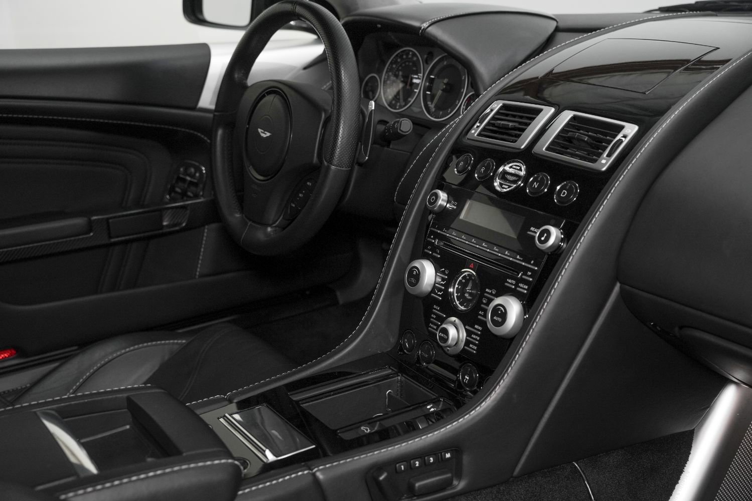 Used 2010 Aston Martin DBS Coupe image 28