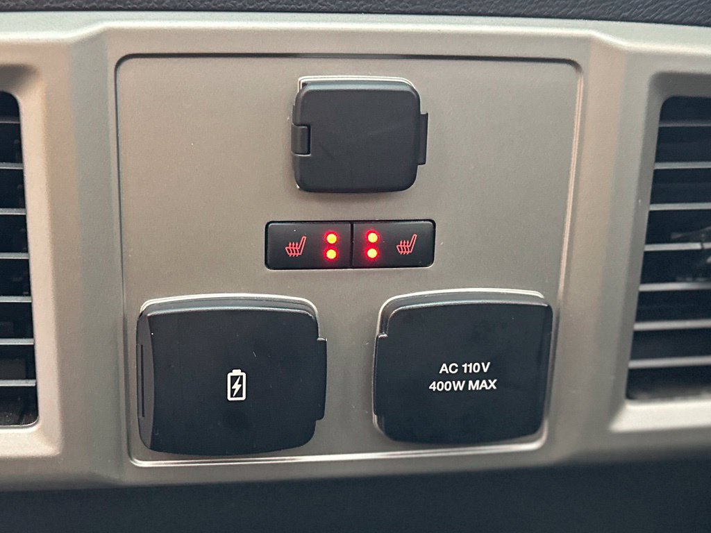 Used 2018 Ford F150 Lariat w/ Equipment Group 502A Luxury AWD/4WD image 6