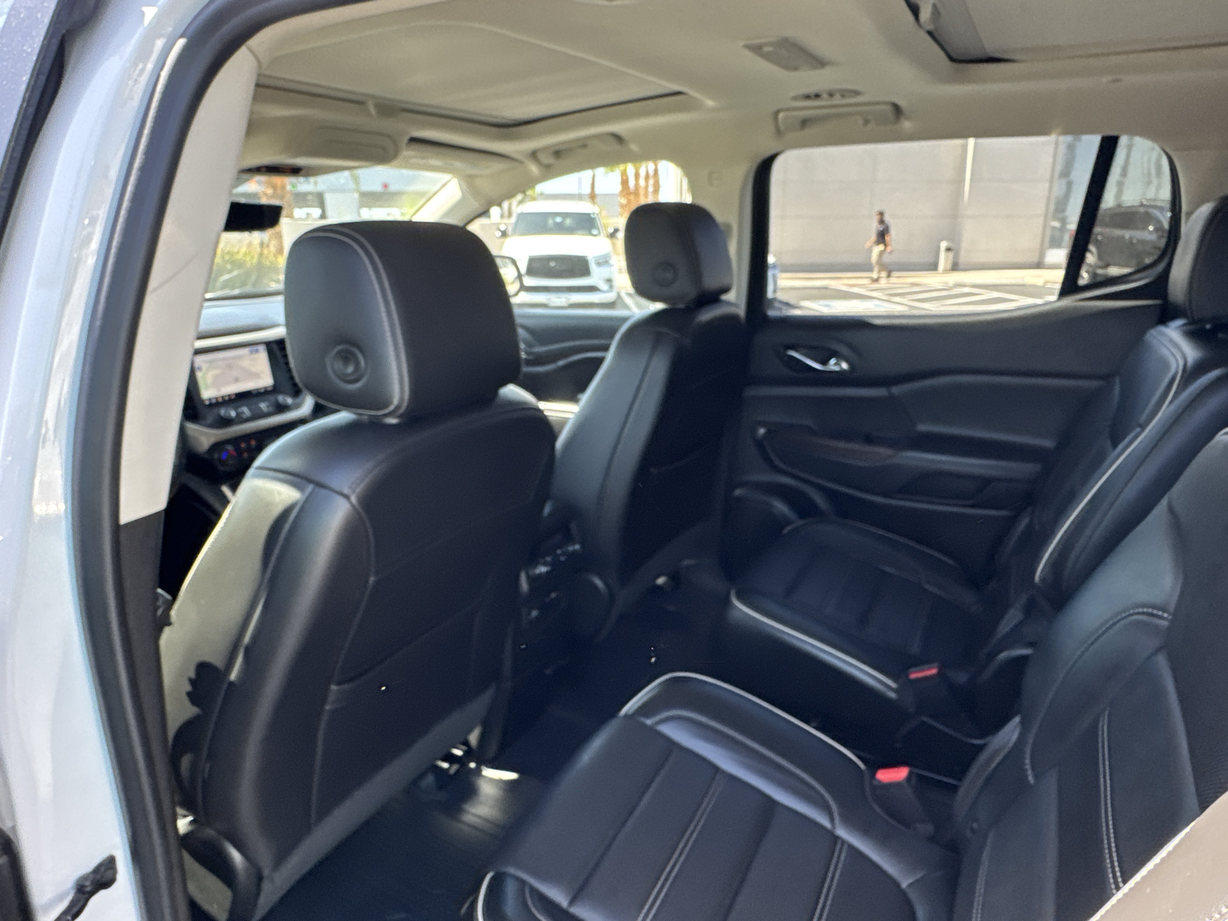 Used 2022 GMC Acadia Denali w/ Denali Ultimate Package FWD image 22