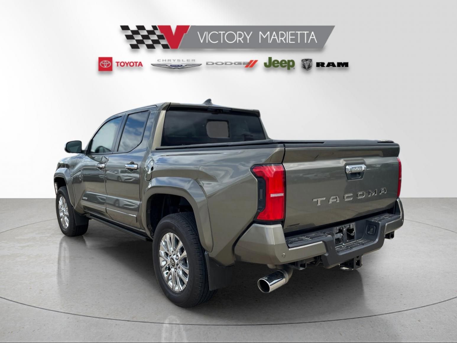 Used 2024 Toyota Tacoma Limited w/ Limited Package (LT) AWD/4WD image 3