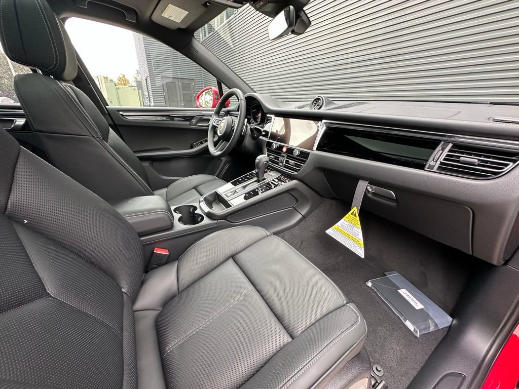 Certified 2026 Porsche Macan Turbo AWD/4WD image 38