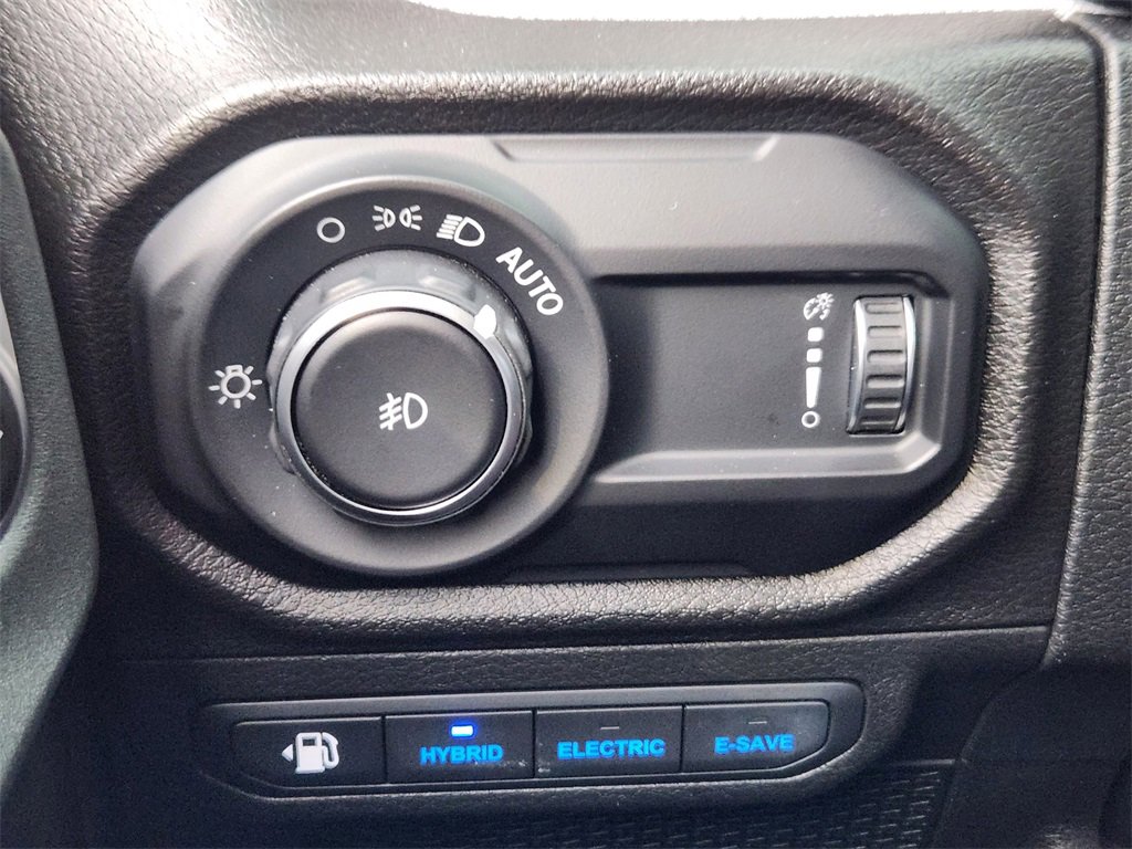 Used 2024 Jeep Wrangler Unlimited image 24