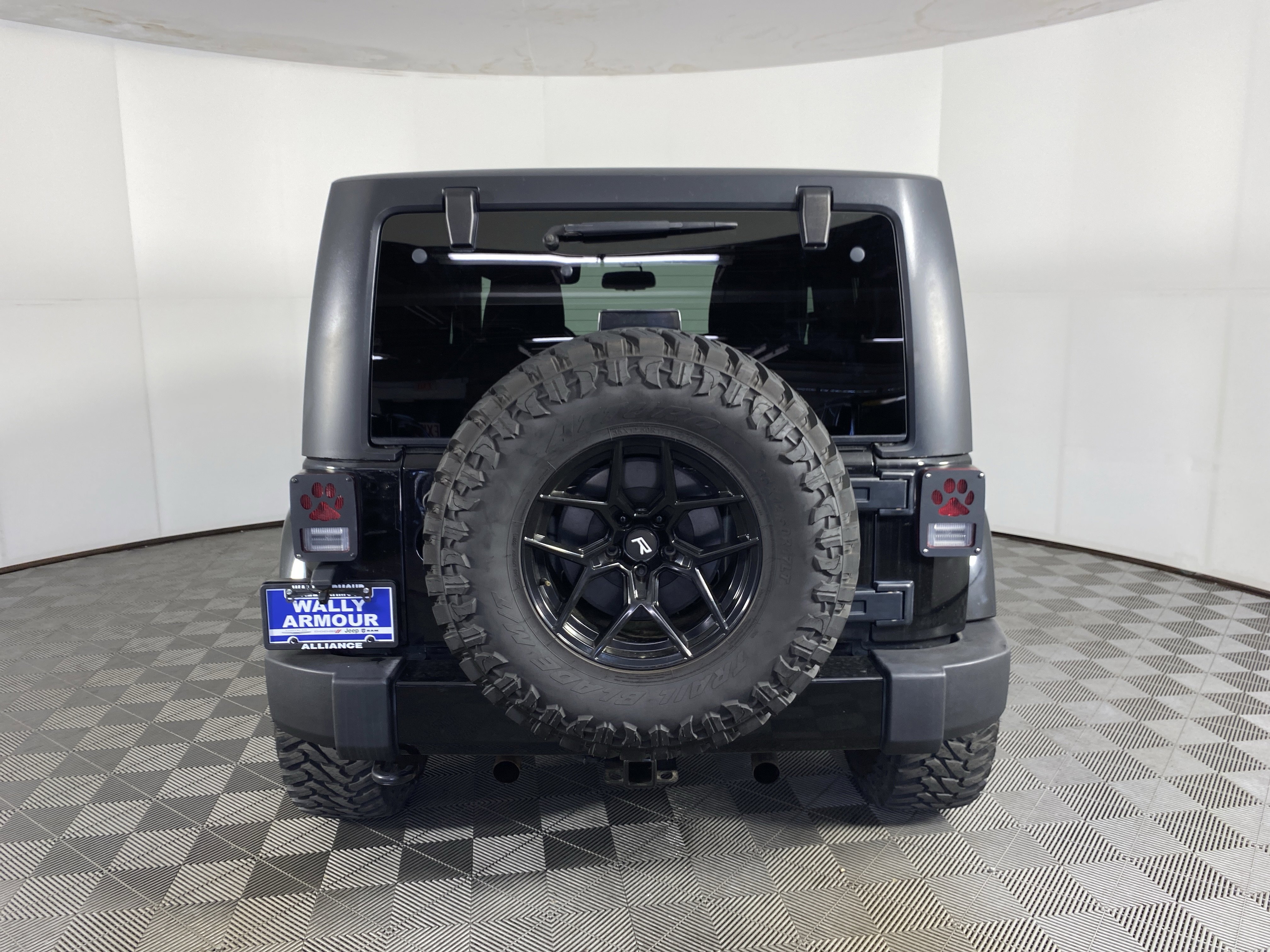 Used 2016 Jeep Wrangler Sahara w/ Connectivity Group AWD/4WD image 31