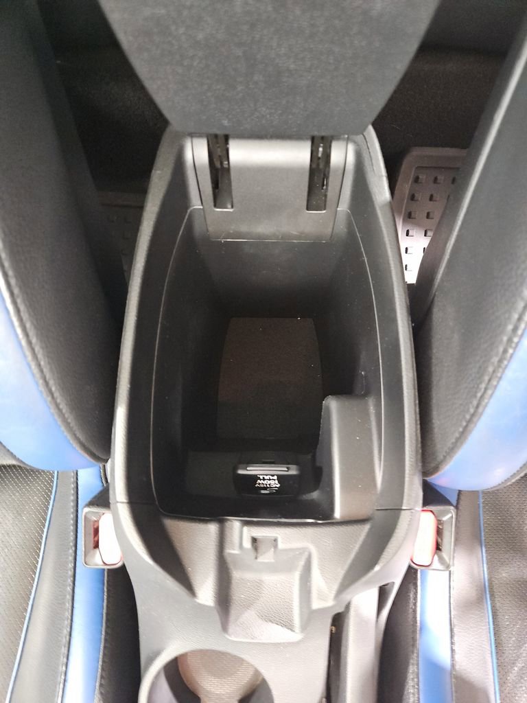 Used 2013 Hyundai Veloster Turbo w/ Ultimate Pkg image 26