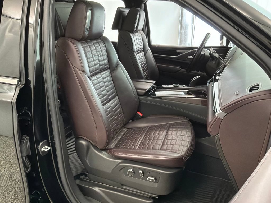 Used 2021 Cadillac Escalade Premium Luxury Platinum AWD/4WD image 36