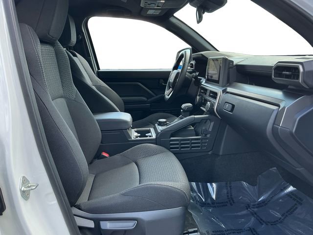 Used 2025 Toyota 4Runner SR5 AWD/4WD image 17