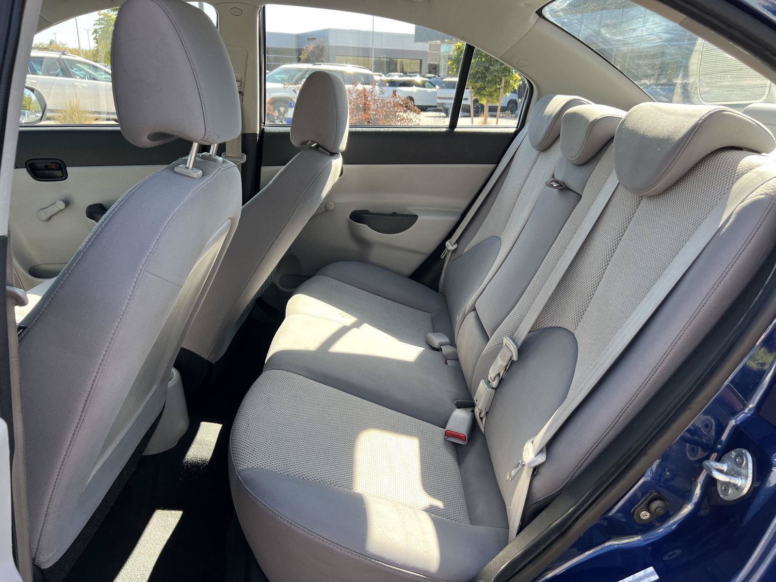 Used 2010 Hyundai Accent GLS FWD image 21