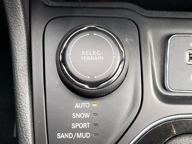 Used 2019 Jeep Cherokee Limited image 18