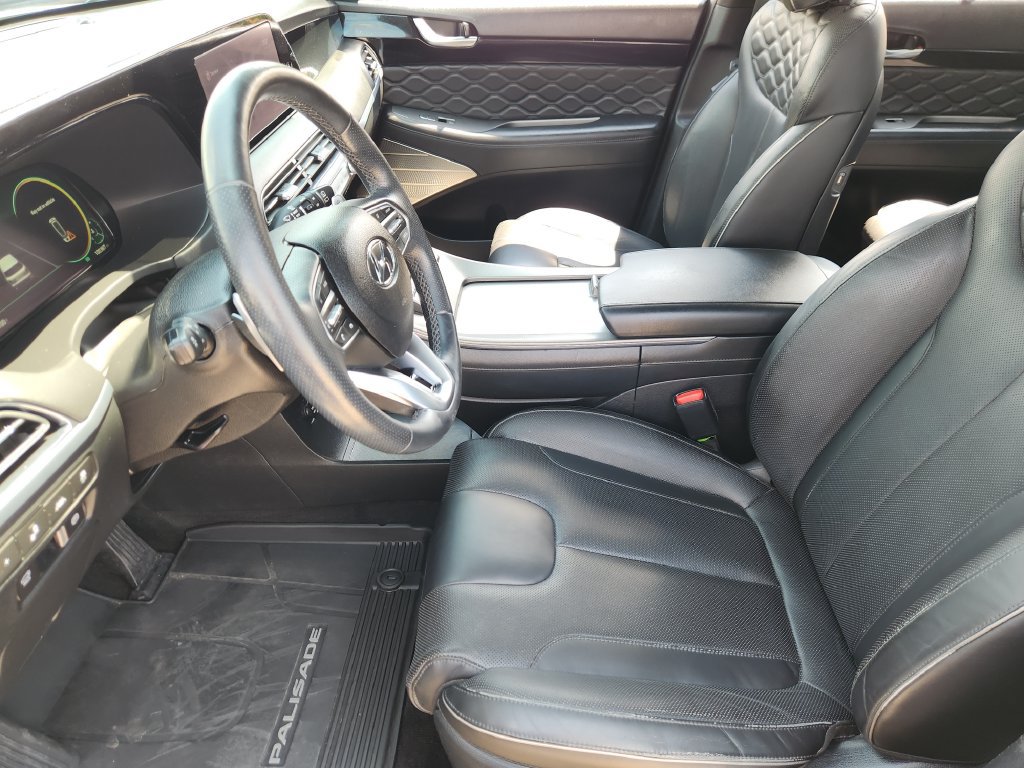 Used 2022 Hyundai Palisade Calligraphy w/ Winter Package FWD image 9