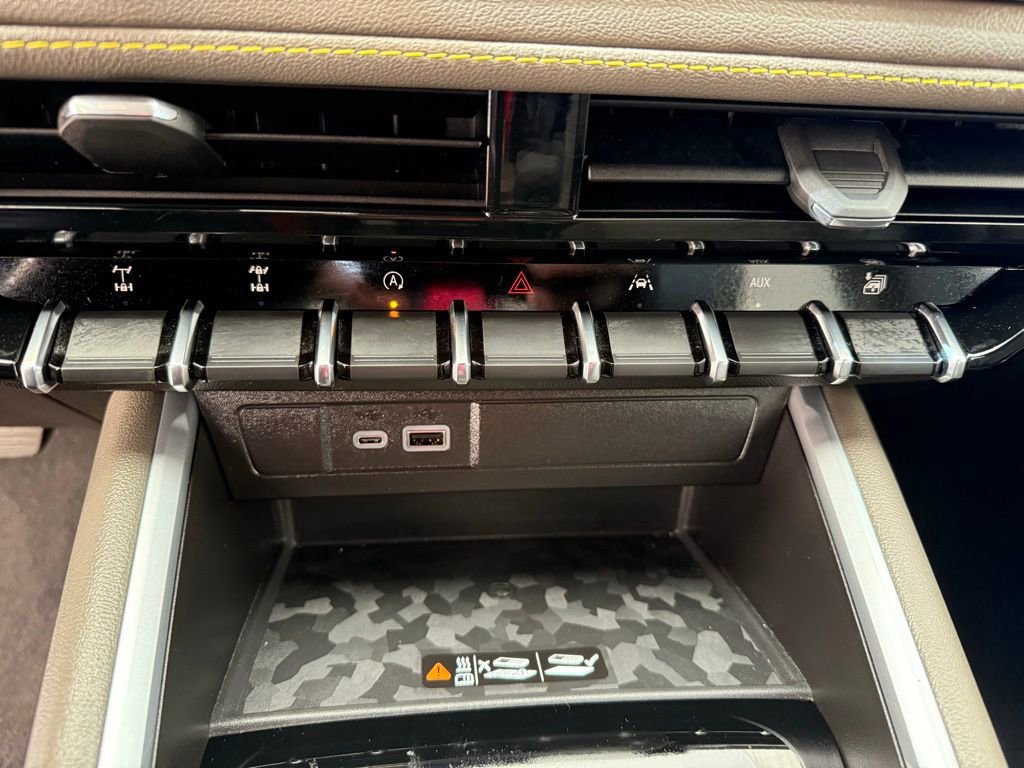 Used 2024 Chevrolet Colorado ZR2 w/ ZR2 Convenience Package III image 24