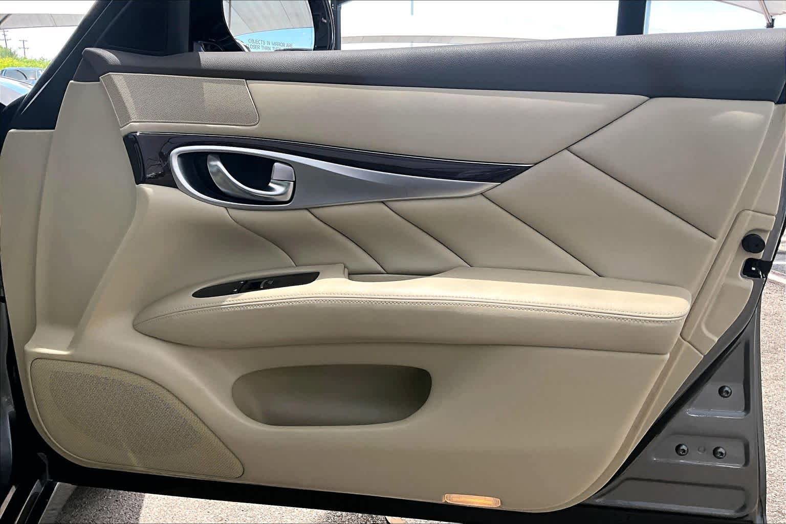 Used 2015 INFINITI Q70 3.7 RWD image 23
