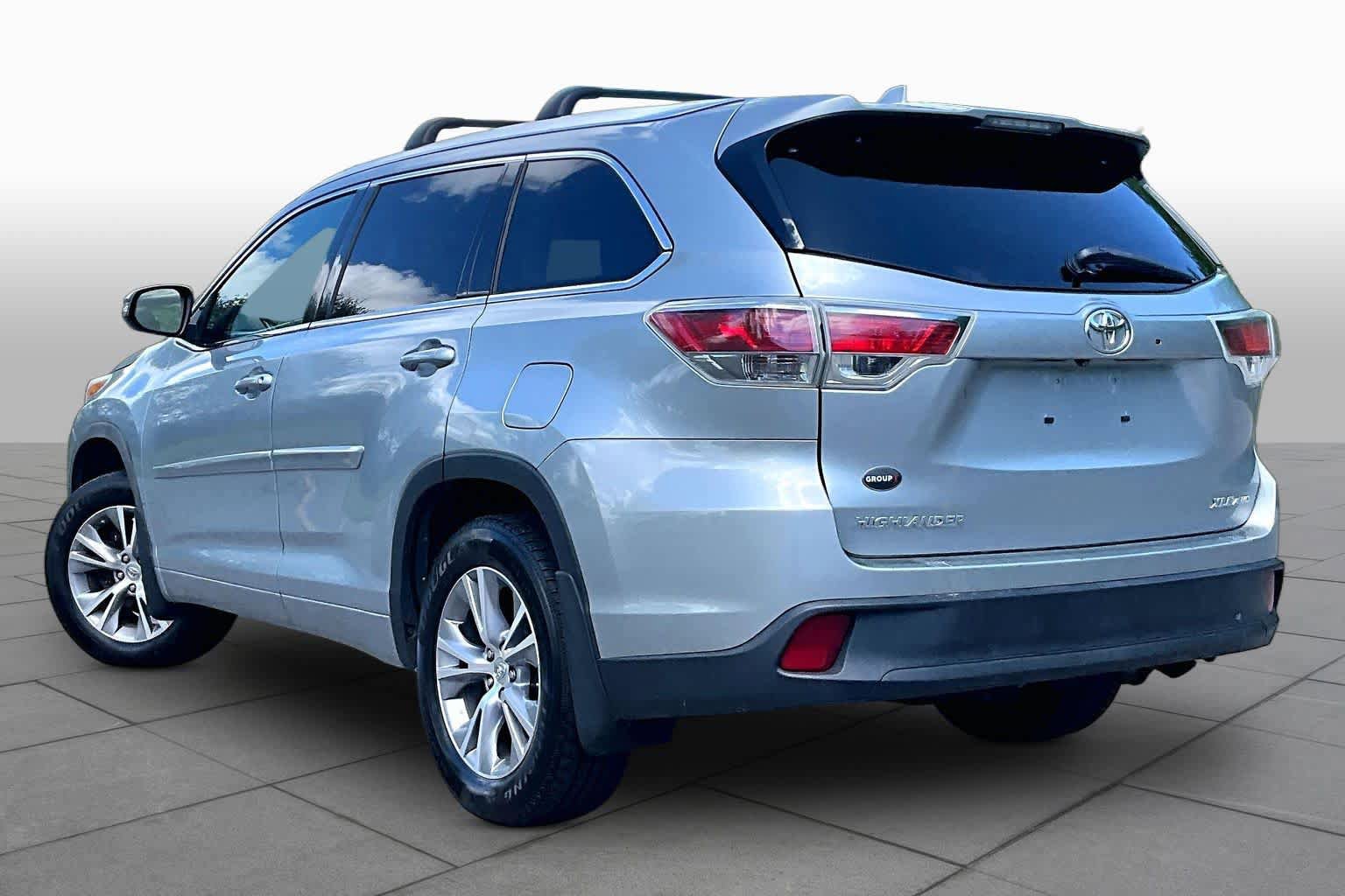Used 2015 Toyota Highlander XLE AWD/4WD image 12
