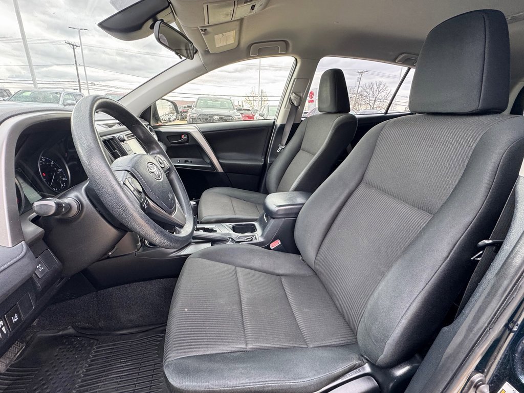 Used 2018 Toyota RAV4 LE image 7