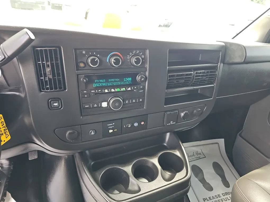Used 2017 Chevrolet Express 3500 Extended RWD image 8