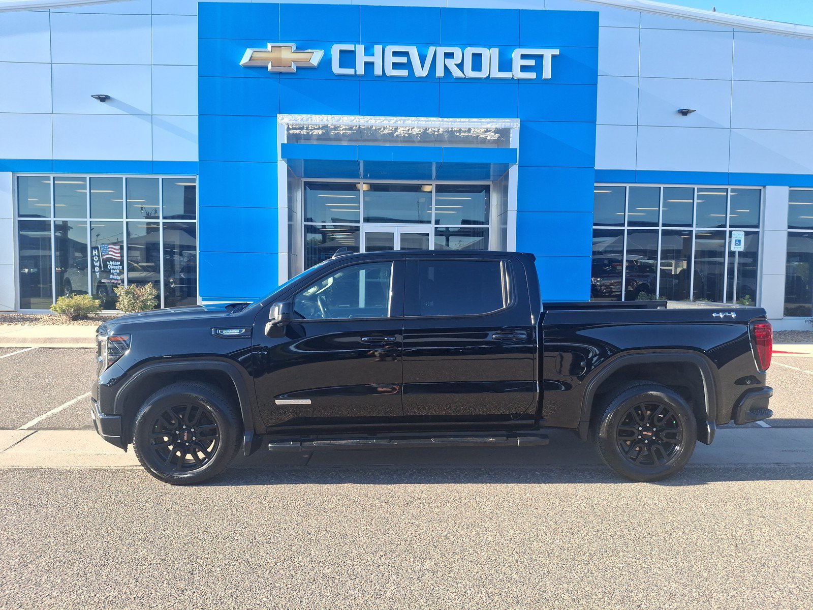 Used 2024 GMC Sierra 1500 Elevation w/ Elevation Premium Package AWD/4WD image 2