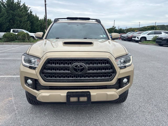 Used 2017 Toyota Tacoma TRD Sport w/ Premium & Technology Package AWD/4WD image 2