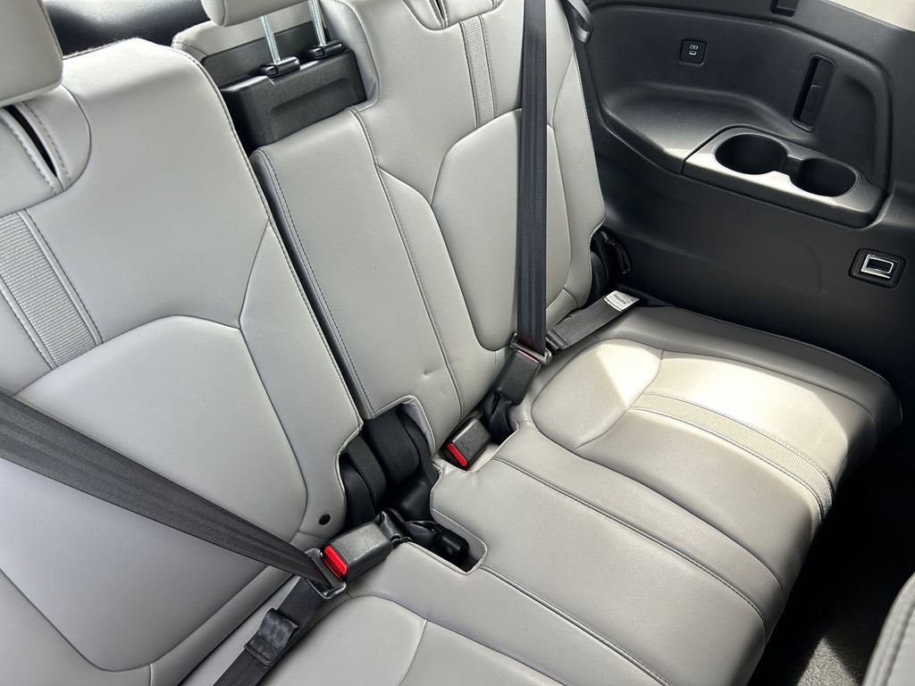 Used 2025 Honda Pilot Touring image 17