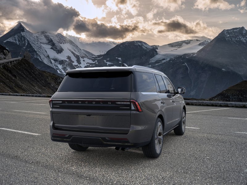 New 2026 Lincoln Navigator Black Label AWD/4WD image 8