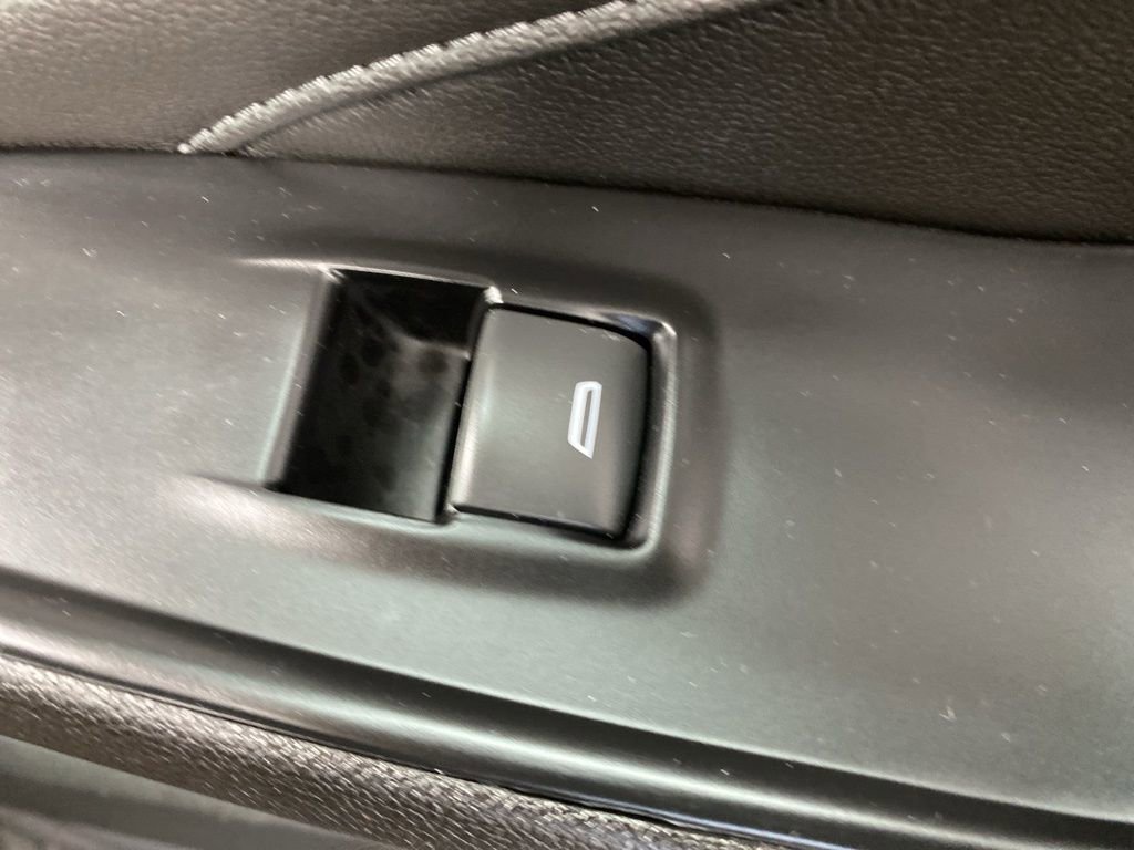 Used 2023 Chevrolet Traverse LT w/ Midnight/Sport Edition image 20